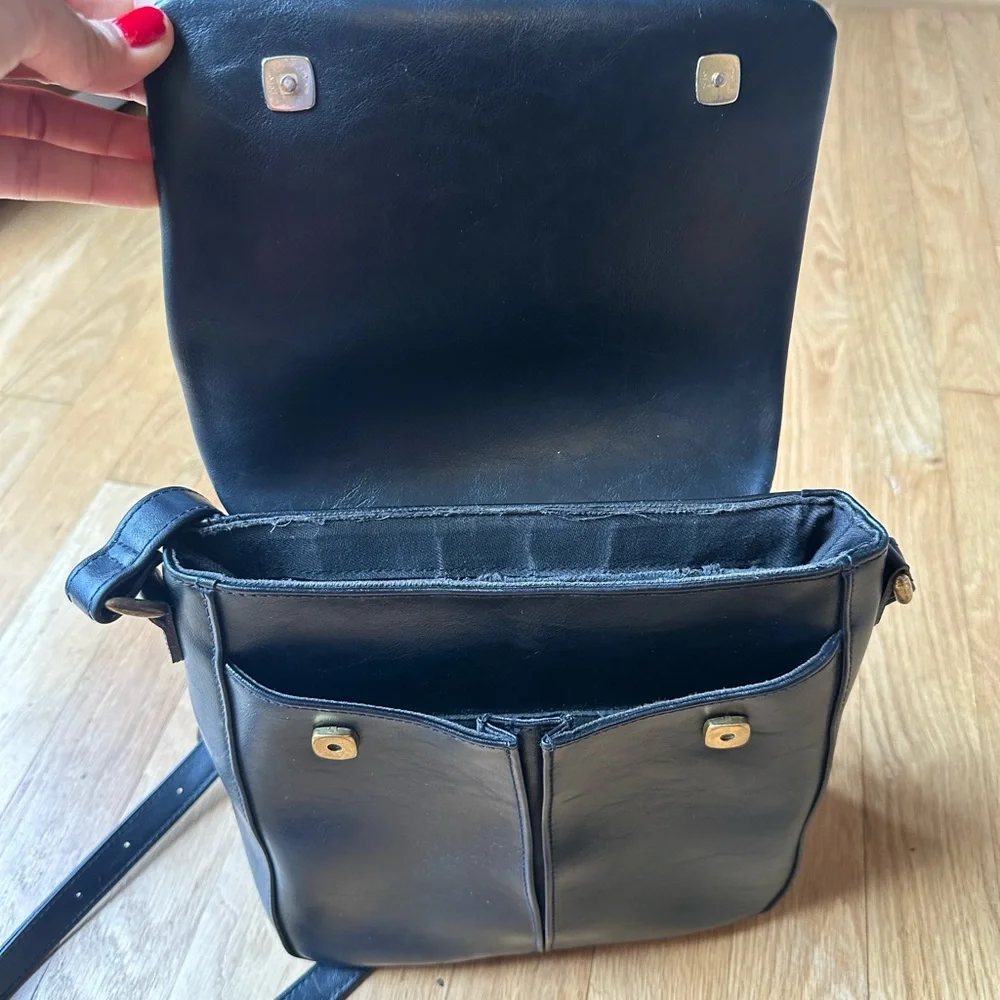 Vintage Liz Claiborne Black Leather crossbody Bag